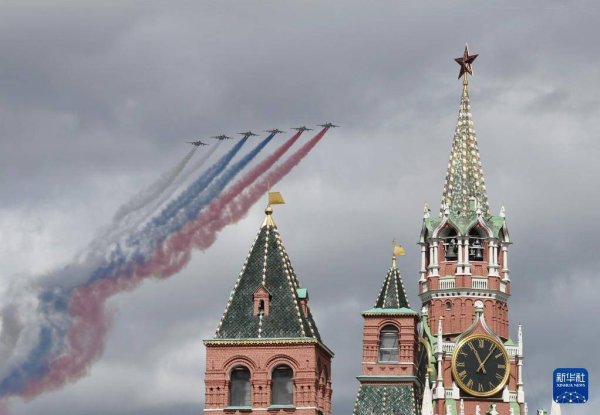 奇侠优配 莫斯科举行纪念苏联伟大卫国战争胜利80周年阅兵式彩排